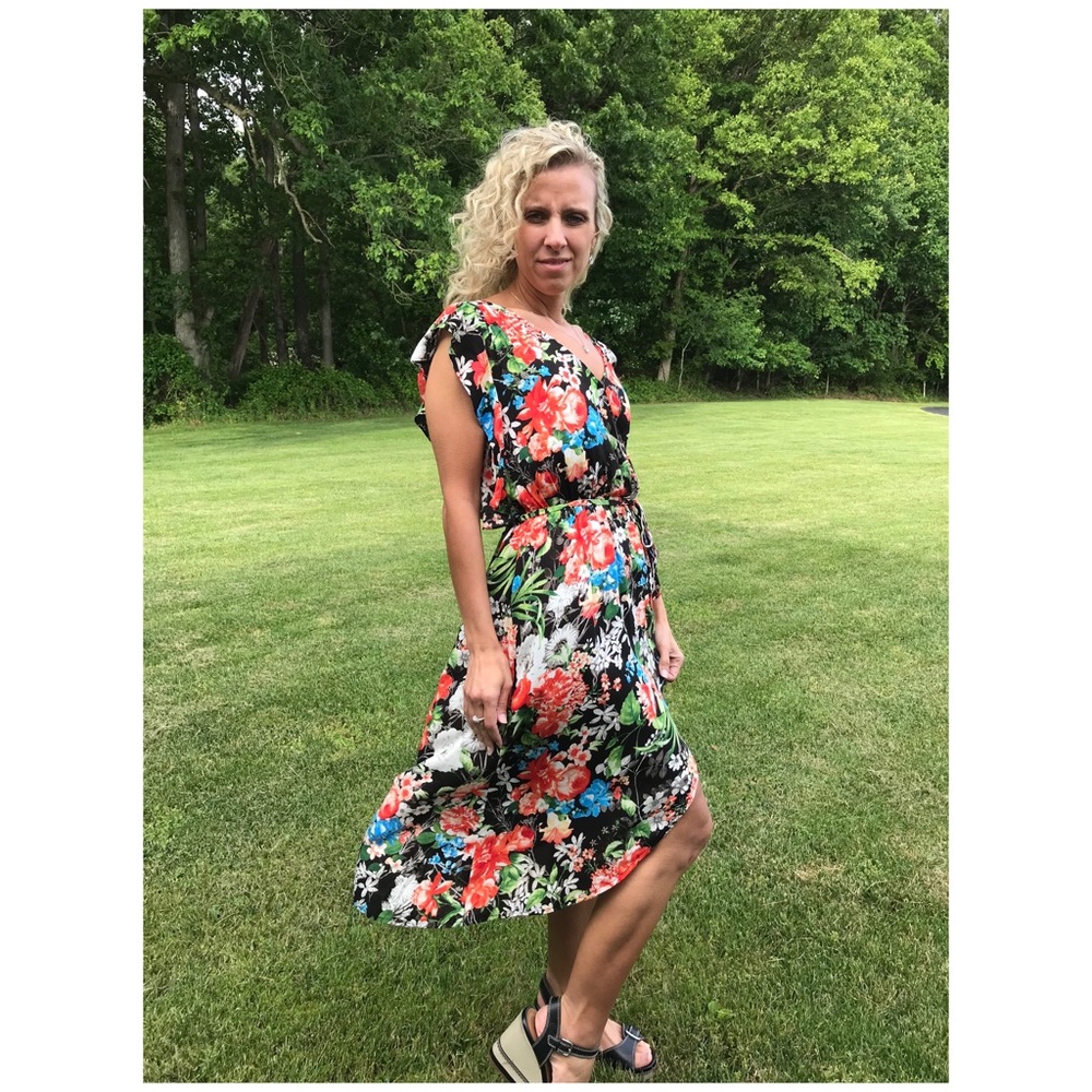 KORI ⚠️FINAL MARKDOWN⚠️ FLOWER PRINT WRAP DRESS - Picture 6 of 8